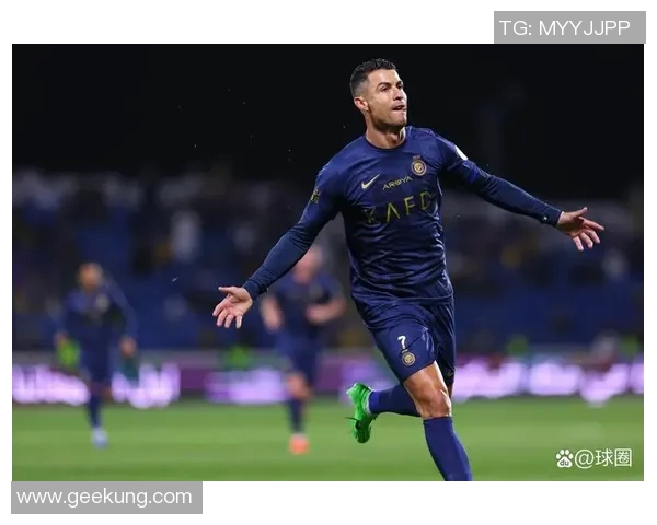 足球明星展现惊人柔韧性体操视频精彩播放引发热议与关注