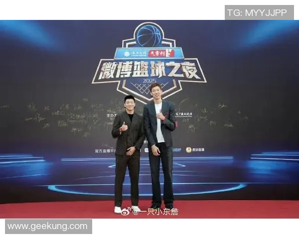 篮球明星西装搭配篮球鞋展现时尚与运动的完美结合 篮球明星西装搭配篮球鞋展现时尚与运动的完美结合